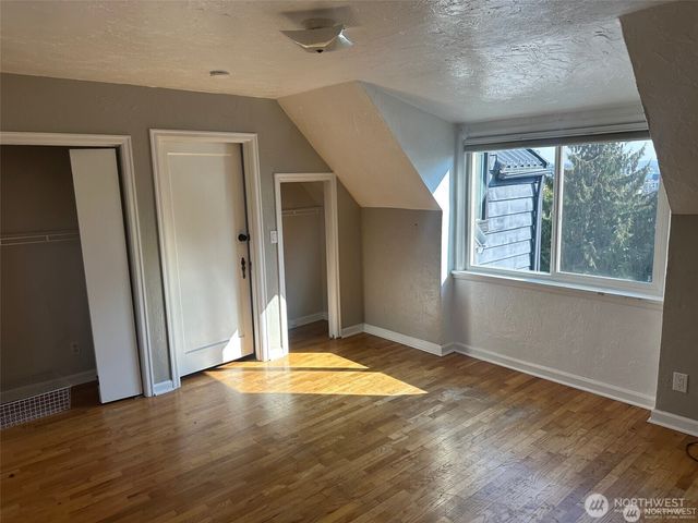 215 W Kinnear Place, Seattle, WA 98119