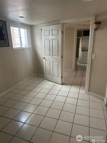 215 W Kinnear Place, Seattle, WA 98119