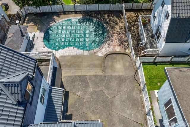 215 W Kinnear Place, Seattle, WA 98119