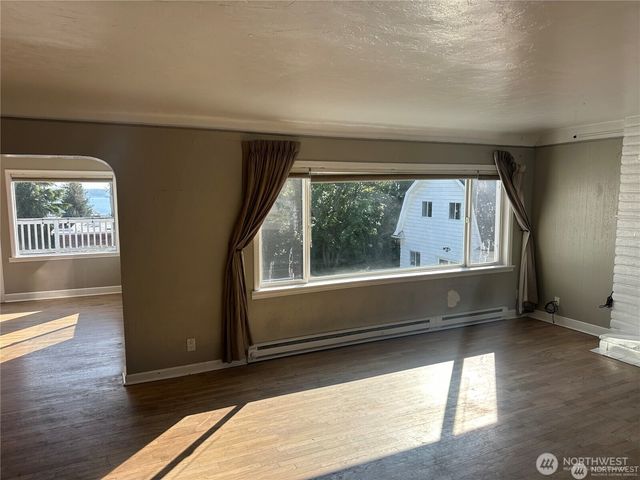 215 W Kinnear Place, Seattle, WA 98119