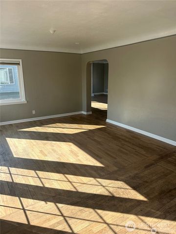 215 W Kinnear Place, Seattle, WA 98119