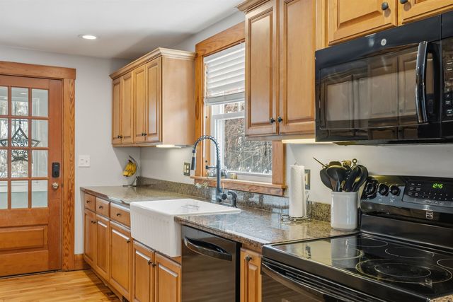 46 Noyes Road, Londonderry, NH 03053