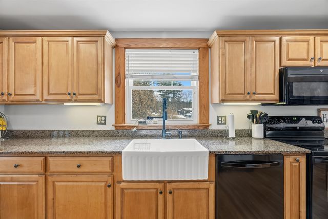 46 Noyes Road, Londonderry, NH 03053