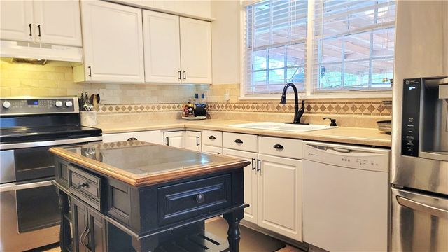 1400 E Cherokee Drive, Waycross, GA 31501