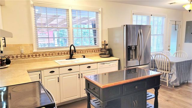 1400 E Cherokee Drive, Waycross, GA 31501