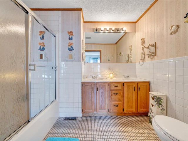 1043 Liberty ST, Martinsville, VA 24112