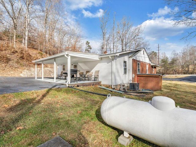 1043 Liberty ST, Martinsville, VA 24112