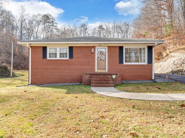 1043 Liberty ST, Martinsville, VA 24112
