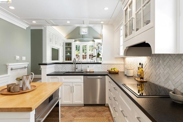 73 Oakmont Ave, Piedmont, CA 94610