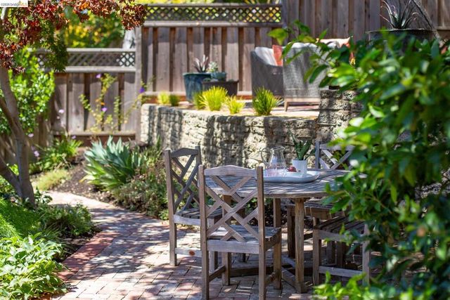 73 Oakmont Ave, Piedmont, CA 94610