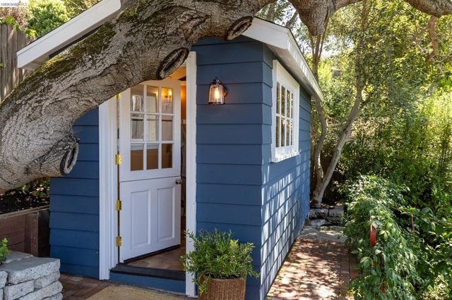 73 Oakmont Ave, Piedmont, CA 94610