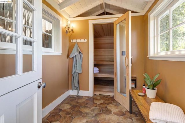 73 Oakmont Ave, Piedmont, CA 94610
