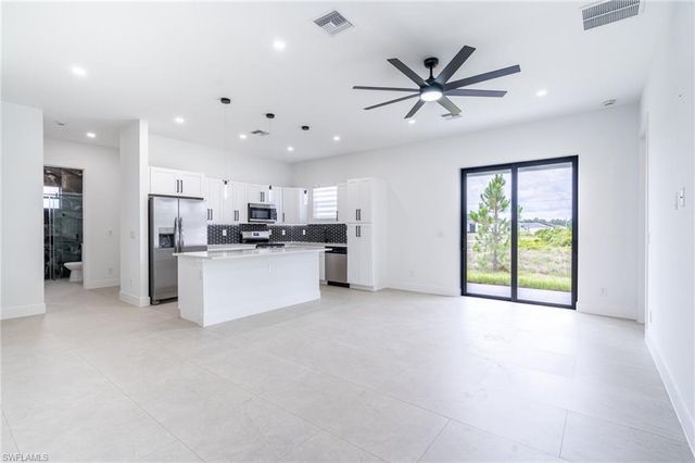 1142 ECLIPSE ST E, Lehigh Acres, FL 33974
