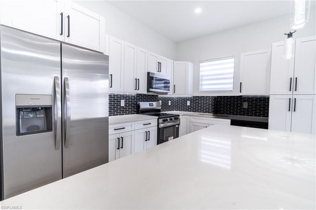 1142 ECLIPSE ST E, Lehigh Acres, FL 33974