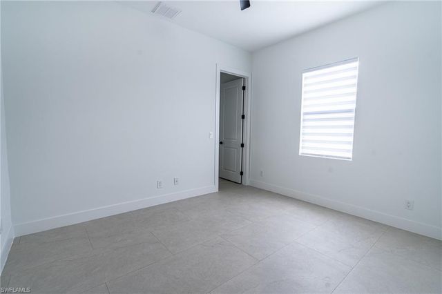 1142 ECLIPSE ST E, Lehigh Acres, FL 33974