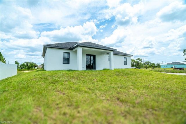 1142 ECLIPSE ST E, Lehigh Acres, FL 33974