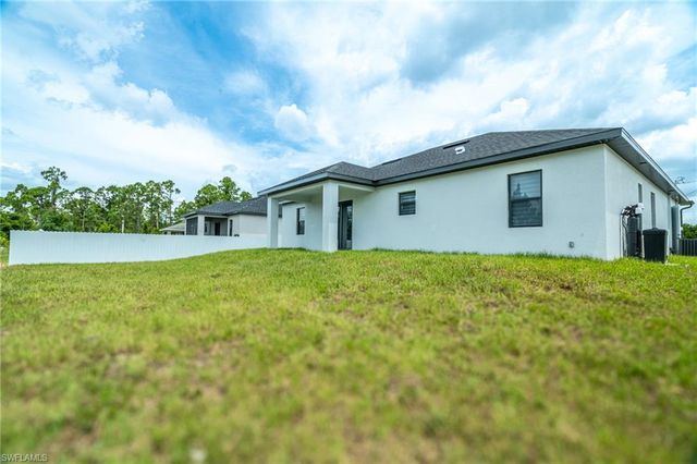 1142 ECLIPSE ST E, Lehigh Acres, FL 33974