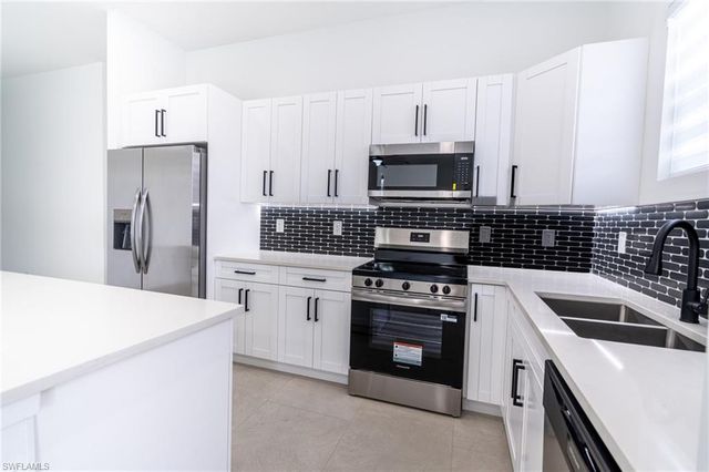 1142 ECLIPSE ST E, Lehigh Acres, FL 33974