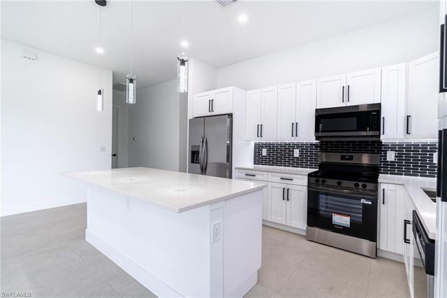1142 ECLIPSE ST E, Lehigh Acres, FL 33974
