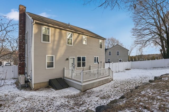 42 Catalpa Cir, Worcester, MA 01603