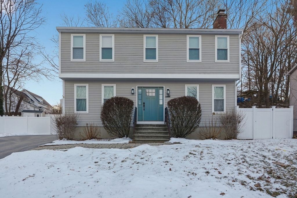 42 Catalpa Cir, Worcester, MA 01603