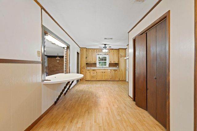 1116 S Texas Street, De Leon, TX 76444