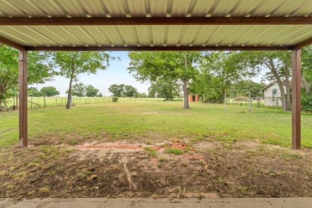 1116 S Texas Street, De Leon, TX 76444