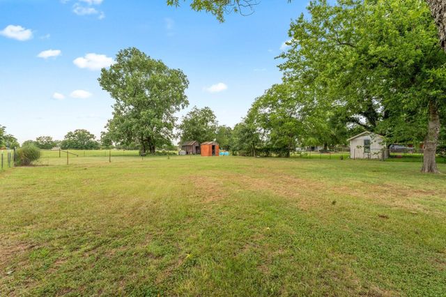 1116 S Texas Street, De Leon, TX 76444