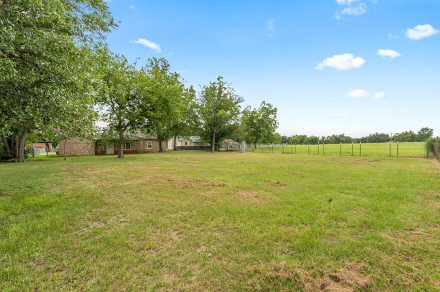 1116 S Texas Street, De Leon, TX 76444