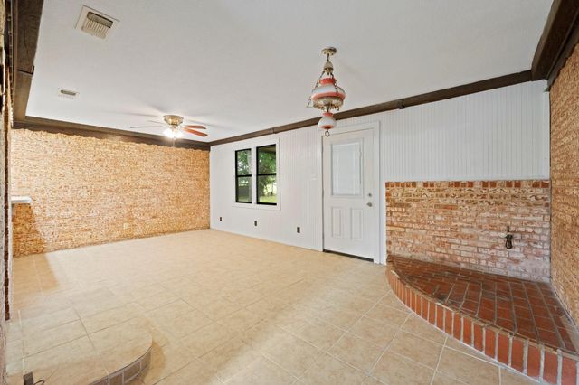 1116 S Texas Street, De Leon, TX 76444