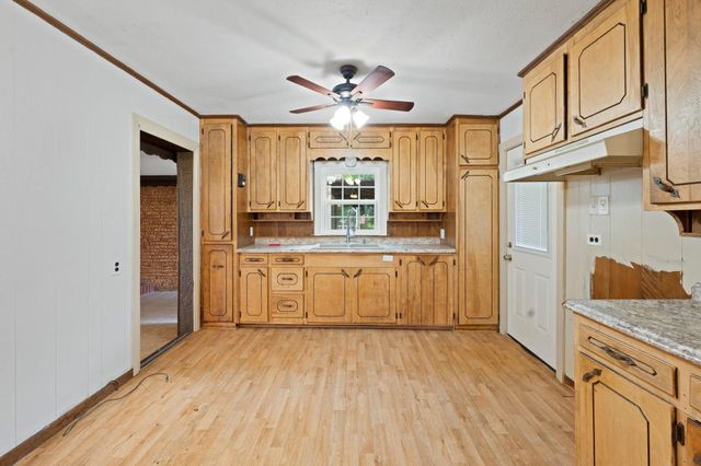 1116 S Texas Street, De Leon, TX 76444