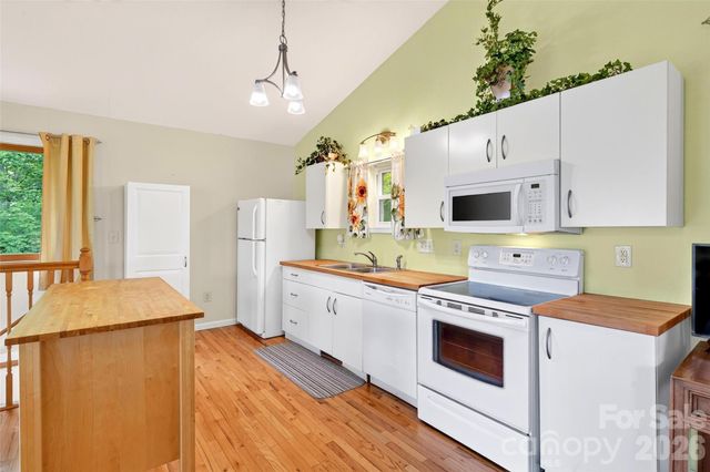 40 E Valley View Drive, Marion, NC 28752