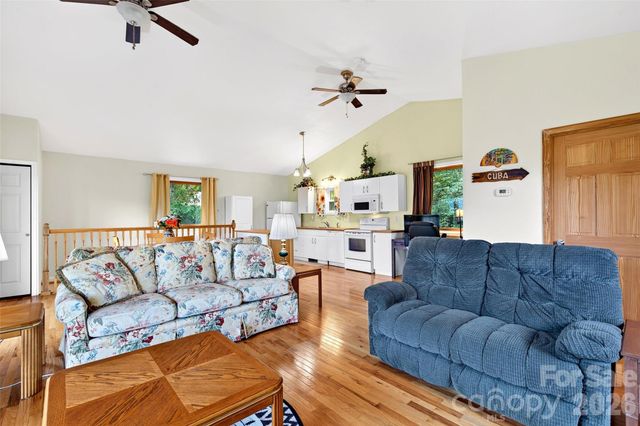 40 E Valley View Drive, Marion, NC 28752