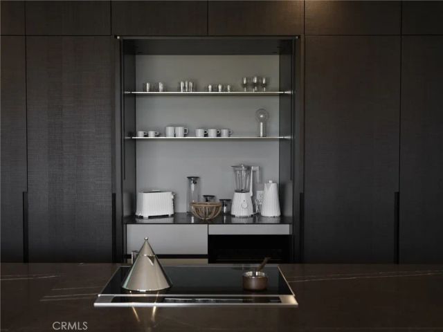 838 N Kings Road 202, West Hollywood, CA 90069