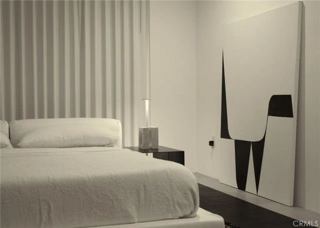 838 N Kings Road 202, West Hollywood, CA 90069