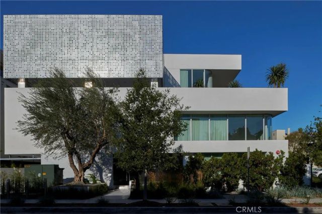 838 N Kings Road 202, West Hollywood, CA 90069