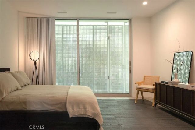 838 N Kings Road 202, West Hollywood, CA 90069