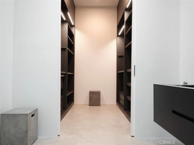 838 N Kings Road 202, West Hollywood, CA 90069