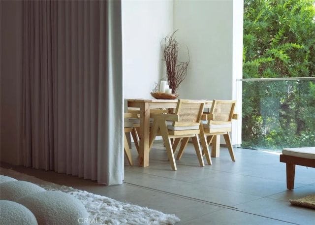 838 N Kings Road 202, West Hollywood, CA 90069