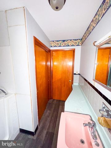 220 W 5TH ST, Lewistown, PA 17044