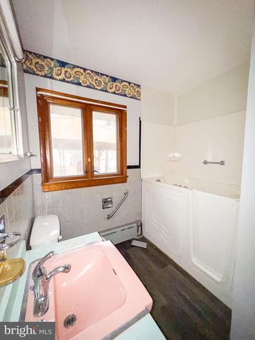 220 W 5TH ST, Lewistown, PA 17044