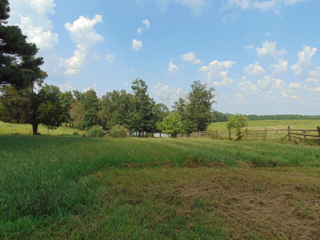 42 Oaks Rd, Ethridge, TN 38456