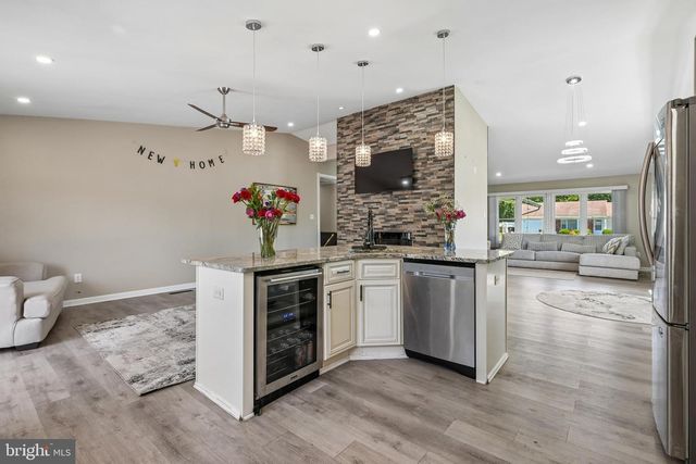 132 ARBOR MEADOW DR, Sicklerville, NJ 08081