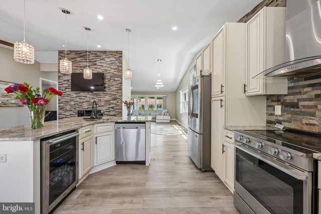 132 ARBOR MEADOW DR, Sicklerville, NJ 08081