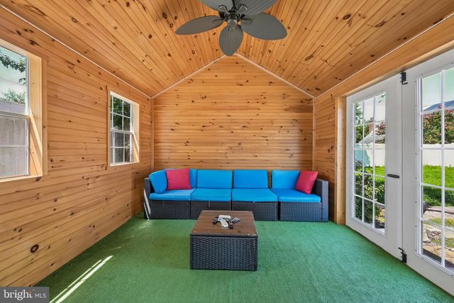 132 ARBOR MEADOW DR, Sicklerville, NJ 08081