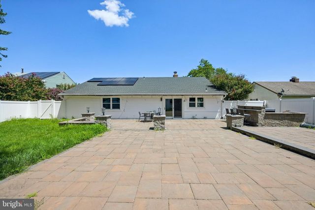 132 ARBOR MEADOW DR, Sicklerville, NJ 08081