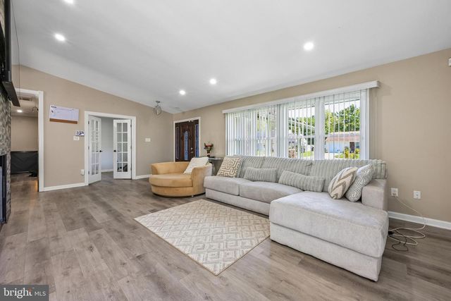 132 ARBOR MEADOW DR, Sicklerville, NJ 08081