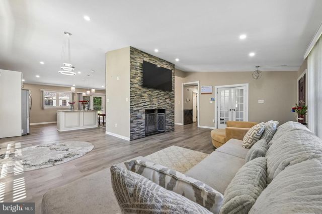 132 ARBOR MEADOW DR, Sicklerville, NJ 08081