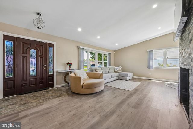 132 ARBOR MEADOW DR, Sicklerville, NJ 08081