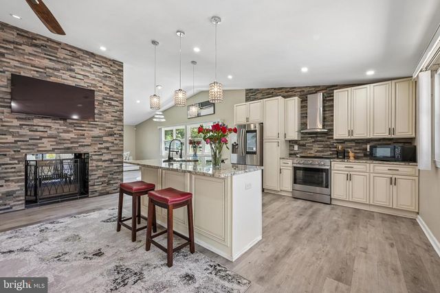 132 ARBOR MEADOW DR, Sicklerville, NJ 08081